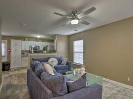 Cozy Columbia Home with Community Pool Access!, vacation home in Columbia