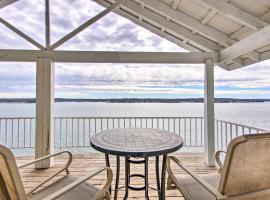 Cliff View Haven Rocky Mount Gem with Deck!, villa i Rocky Mount