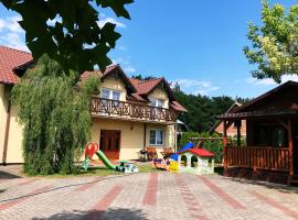 Pokoje Pod Kasztanami Jantar, hotel in Jantar