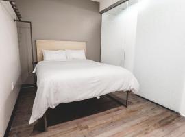 SOVA Micro-Room & Social Hotel, hotel in Dallas