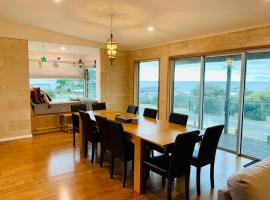 Emu Bay Bliss 'sweeping ocean views', pet-friendly hotel in Emu Bay