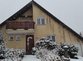 Chalupa Karlovice, hotel bajet di Karlovice