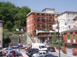 Albergo Bellavista, hotel con estacionamiento en Roncobillaccio