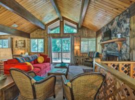 Spacious Family Cabin Less Than 1 Mi to Lake Gregory!, hotel in Crestline