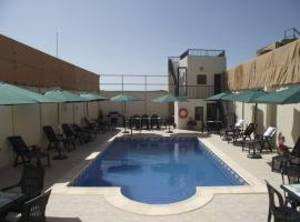 Qronfli Holiday Apartments With Swimming Pool, hotel i San Lawrenz