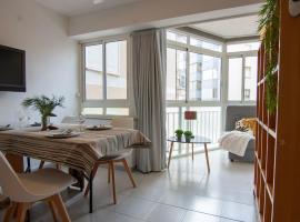 Apartamento 1a línea playa La Pineda y 5 min Port Aventura, hotel a La Pineda