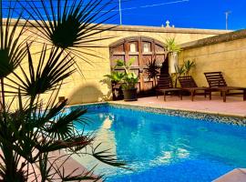 Grotto's Paradise B&B, romantic hotel in Għarb