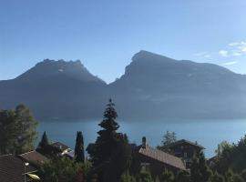 Herrlicher Blick auf Berge und See, hotel conveniente a Faulensee