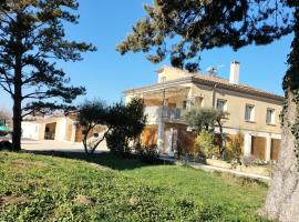 Domaines des confines, hotel in Monteux