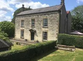 The Hole in the Wall, Midsomer Norton, Nr Bath & Longleat