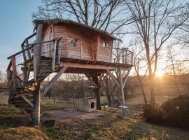 Treehouse Křemílek, lodge in Jesenice