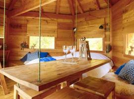 La cabane, hotel v destinaci Saint-Rémy-sur-Durolle