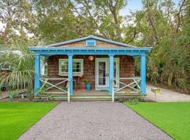 The Compound - 3 Cottages, hotel in Folly Beach