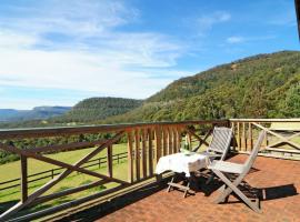 Alcheringa Cottage Amazing Location with views, feriebolig i Kangaroo Valley