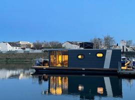 Hausboot Lore, hotel near Salvator Church, Duisburg, Duisburg