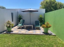 Palm and Pebbles self catering cottages Paternoster, hotel ramah hewan peliharaan di Paternoster