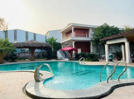 Biển đông Complex Hotel, hotel v destinaci Hòa Bình