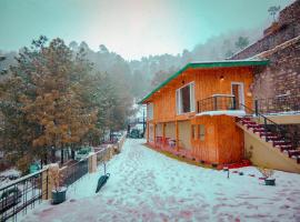 THEHIMALAYANLIVING WHISTLING PINES, hotel in Mukteswar