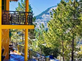 THEHIMALAYANLIVING WHISTLING PINES، فندق في مكتزور