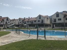URKO Adosado 8 personas 160 m2 de terraza y piscina, alojamiento con cocina en Santa Cilia
