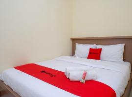 RedDoorz near Tugu Muda Semarang, מלון בKalibanteng-lor