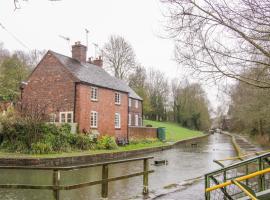 Tub Boat Cottage, cheap hotel in Telford