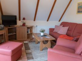 Haus Sabine - OG, Hotel in Groß Kirr