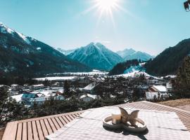 Alpenherz Chalet, hotel com estacionamento em Elbigenalp