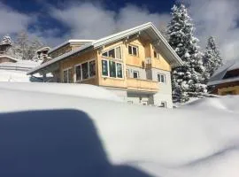 Holiday Home Pistenblick-4 by Interhome