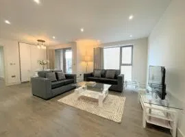 Spectacular 2 Bedroom Apartment in Great Location