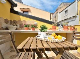 Ragusa exclusive flat with terrace & BBQ, alquiler vacacional en Ragusa