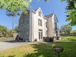 Tyddyn Goronwy, hotel com estacionamento em Dyffryn