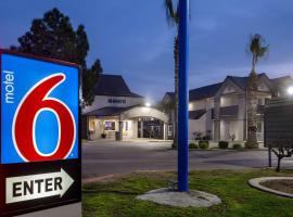 Motel 6-Buttonwillow, CA Central, отель в городе Баттонвиллоу