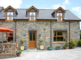 Tangaer Cottage, pet-friendly hotel in Cellan