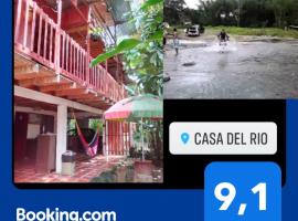 Hostal casa del río, hotel en Calima