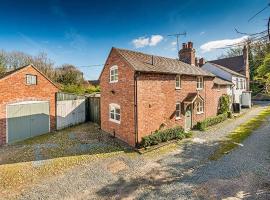 Borrowers Cottage, hotel with parking in Condover