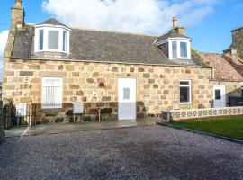 Coastal Cottage, hotel with parking in Inverallochy