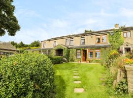 Upper Highlees Farm, holiday home in Luddenden Foot