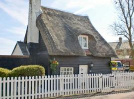 Little Thatch, holiday home in Walton-on-the-Naze
