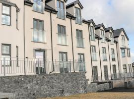 Captain's Quarters - Apartment 2, íbúð í Benllech