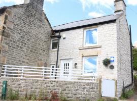 Bank Cottage, hotel with parking in Bradwell