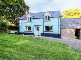 Llygad-yr-Haul, holiday home in Pontfaen