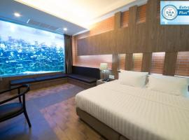 V20 Boutique Jacuzzi Hotel - SHA Extra Plus, hotel near SEA LIFE Bangkok Ocean World, Bangkok
