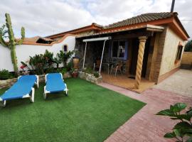 Apartamento estilo morisco con jardín y barbacoa, apartamento en El Palmar