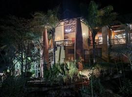 Waterfall Safari Lodge، فندق بالقرب من محمية سد لوسكوب الطبيعية، Winterkamp