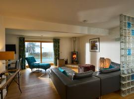 Tanamuir, overlooking Loch Fyne, Strachur โรงแรมติดทะเลในCairndow