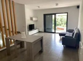 Ample house with views in front of Baells reservoir