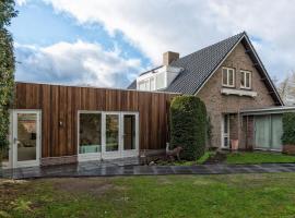 Left Garden Suite in Villa near Centre and TUe, homestay in Eindhoven