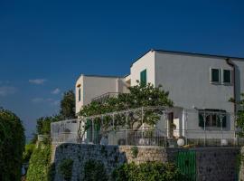 Villa La Pagaia Sorrento Coast, hotel in Vico Equense