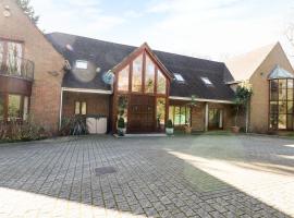 Abbots Wood, holiday home in Netley